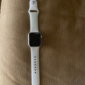 Apple Watch Series 4 (GPS + Cellular, 40MM)